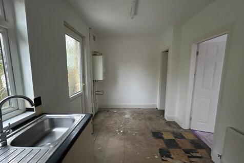 Eastbury Avenue, Bradford, West Yorkshire, BD6 photo 3