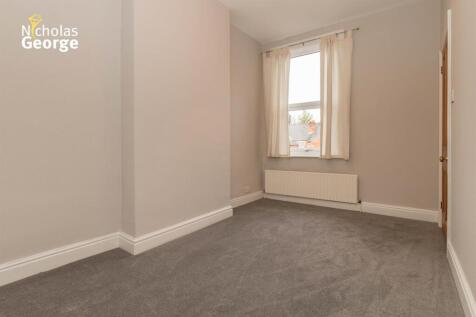 Leighton rd 46 middle bed.jpg
