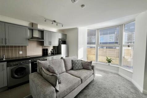LOUNGE/KITCHEN