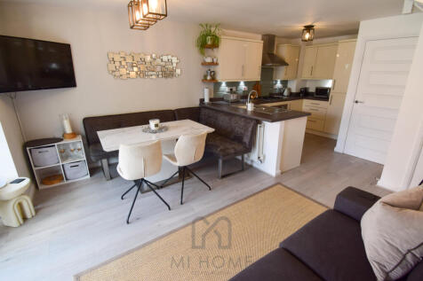 Preston, PR4 - property photo