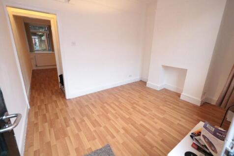 Ventnor Avenue, Sale, M33 photo 2