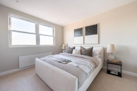 London, NW10 - property photo