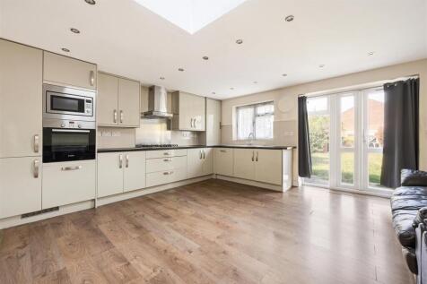 Westward Road, E4