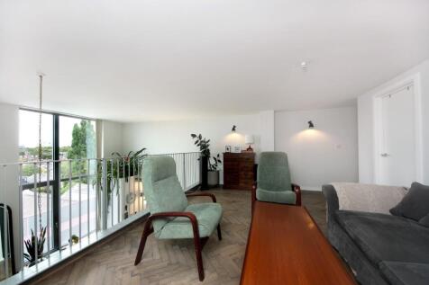 Gv-105 Issigonis House (9).jpg