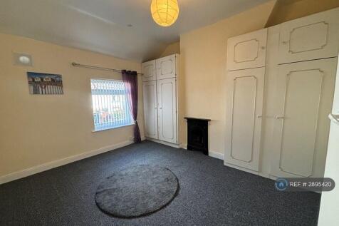 Front Master Bedroom With Built In Wardrobes