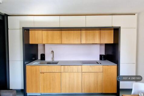 Oak Kitchen With Integrated Appliances.