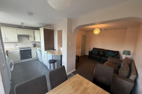 5 Bedroom House - Penhill Crescent