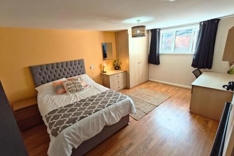 Bright, well-presented bedroom with a comfortab...