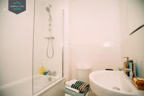 Dee_bathroom1.jpg