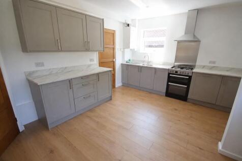 kitchen 2.jpg