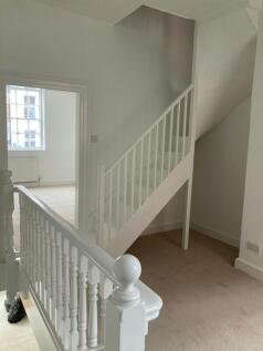 Retail Property (high street) to rent Image 4