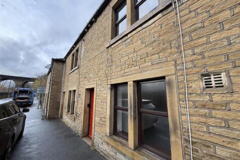 Saddleworth Road, Greetland, HX4 8BA photo 4