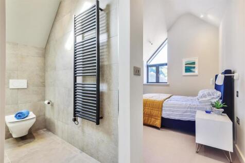 Bedroom 2 (en suite).jpg