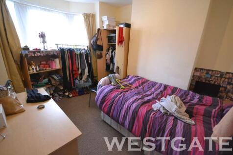 St Edwards Road, Uni Area photo 5