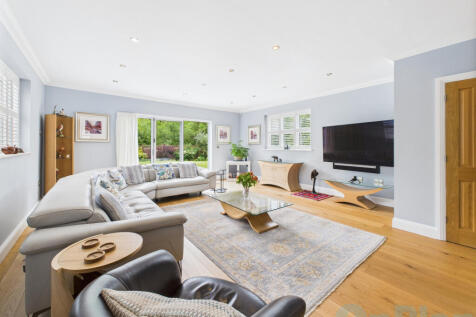 CAM04024G0-PR0028-STILL018