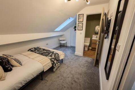 31. Room 6.jpg