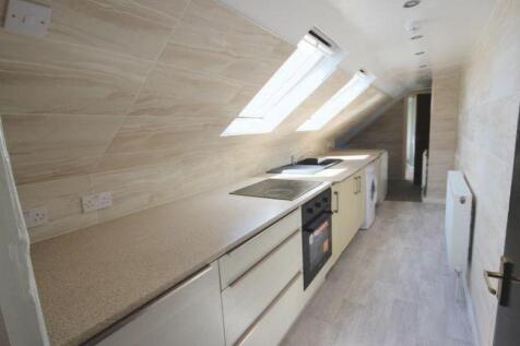 2 Flat for Rent on Marlborough Road