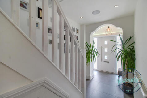 Extended entrance hallway