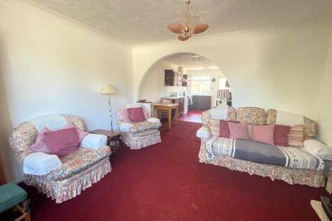 Lounge to Kitchen