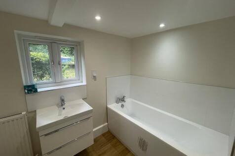 8, Rotten Green, Hartley Wintney, Hook, Hampshire photo 5