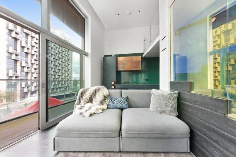 UPPER RIVERSIDE, 2, 402 RESHOOT-17.jpg