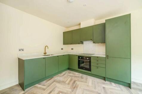 2 bed end terrace to rent Church Road, London W7.