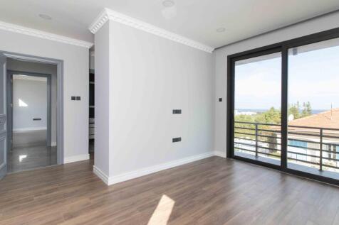 3-bedroom contemporary designed LUXURY villa + private swimming pool + underfloor heating infrastructure + cinema room Image 9999 15