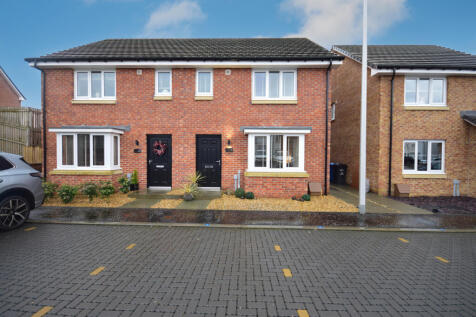 3 bed semi-detached house for sale Mackay Place, 