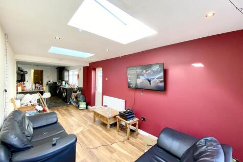 7-bed house on Gordon Road, Cathays, £4,200/mo