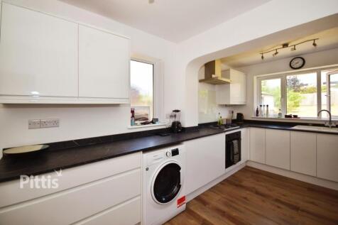 Meadow Way Sandown PO36 photo 3