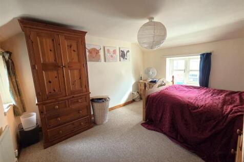 56 Pound - Bedroom1.jpg