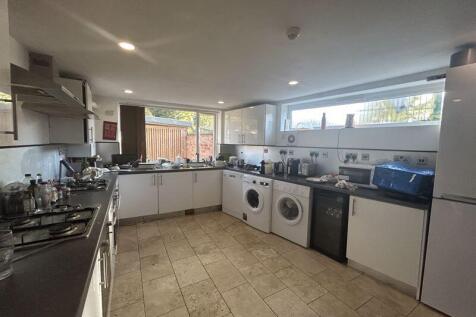 8-bed terraced on Sherwin Grove, Nottingham, £5,789/mo