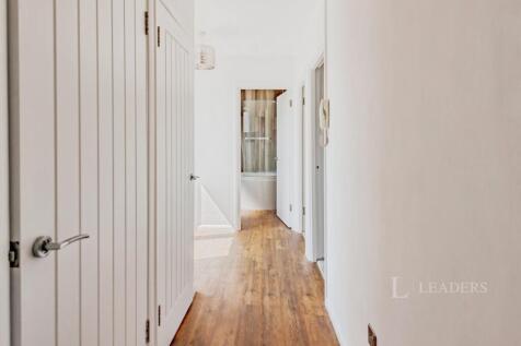 Peterhouse Parade, Crawley, West Sussex, RH10 photo 3