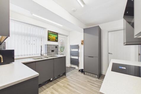 Kitchen: