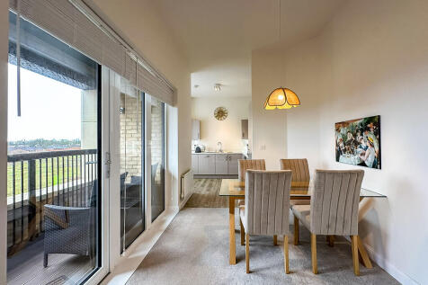 Dining Area (2)
