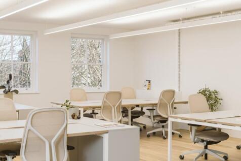 241220 18 Clerkenwell Close04.JPG