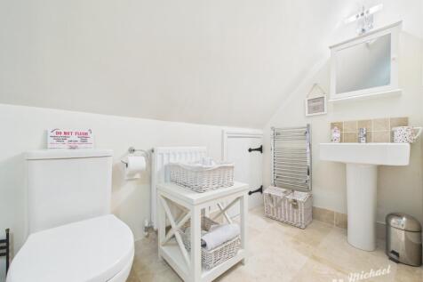 CAM02773G0-PR0357-STILL008