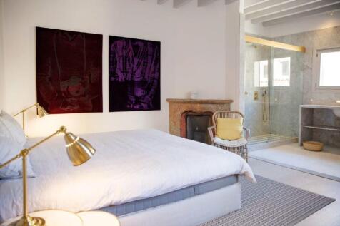 historic-building-with-three-exceptional-apartm...