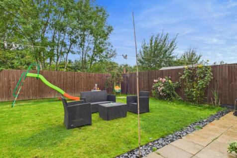 CAM03729G0-PR0132-STILL017