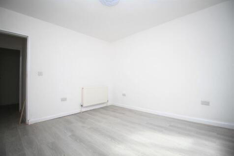 Bedroom.....jpg