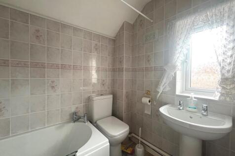 Bathroom.JPG