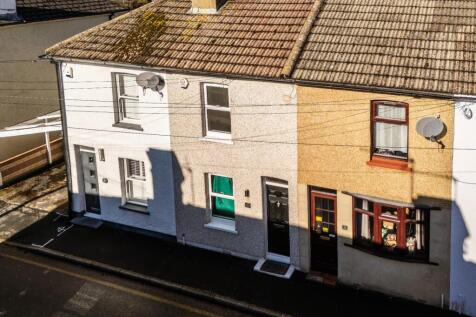 3-bed terraced on Station Road, Meopham, Gravesend, Kent, DA13, £1,750/mo