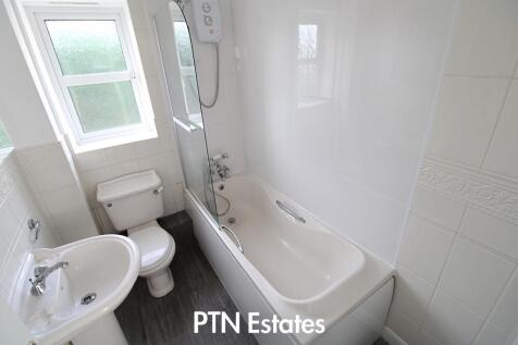 bathroom 2 .jpg