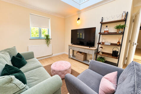 Coopers Court, Hertford photo 5