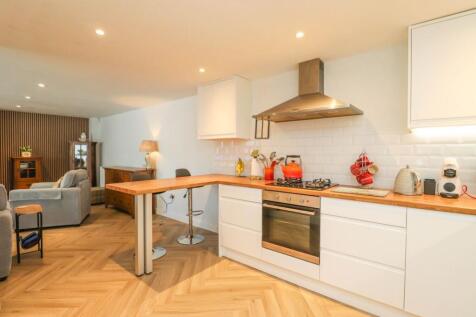 Open Plan Dining Lounge &amp; Kitchen