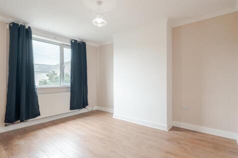 7 Ramsgate Crescent (6 of 10).jpg
