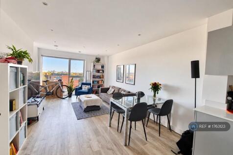 2-bed flat on Byron Court, Harrow On The Hill, HA1, £1,950/mo