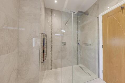 En Suite Shower 2 Alt