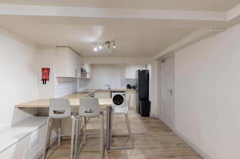2-bed flat on Otley Road, Headingley, Leeds, LS16, £1,560/mo