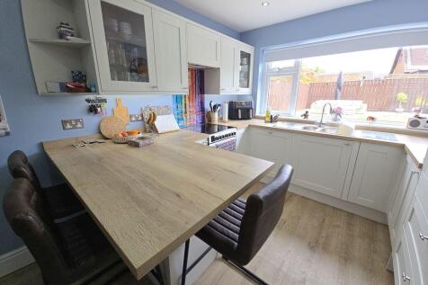 Kitchen / Breakfast Room